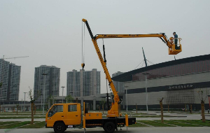 高空作業(yè)車出租